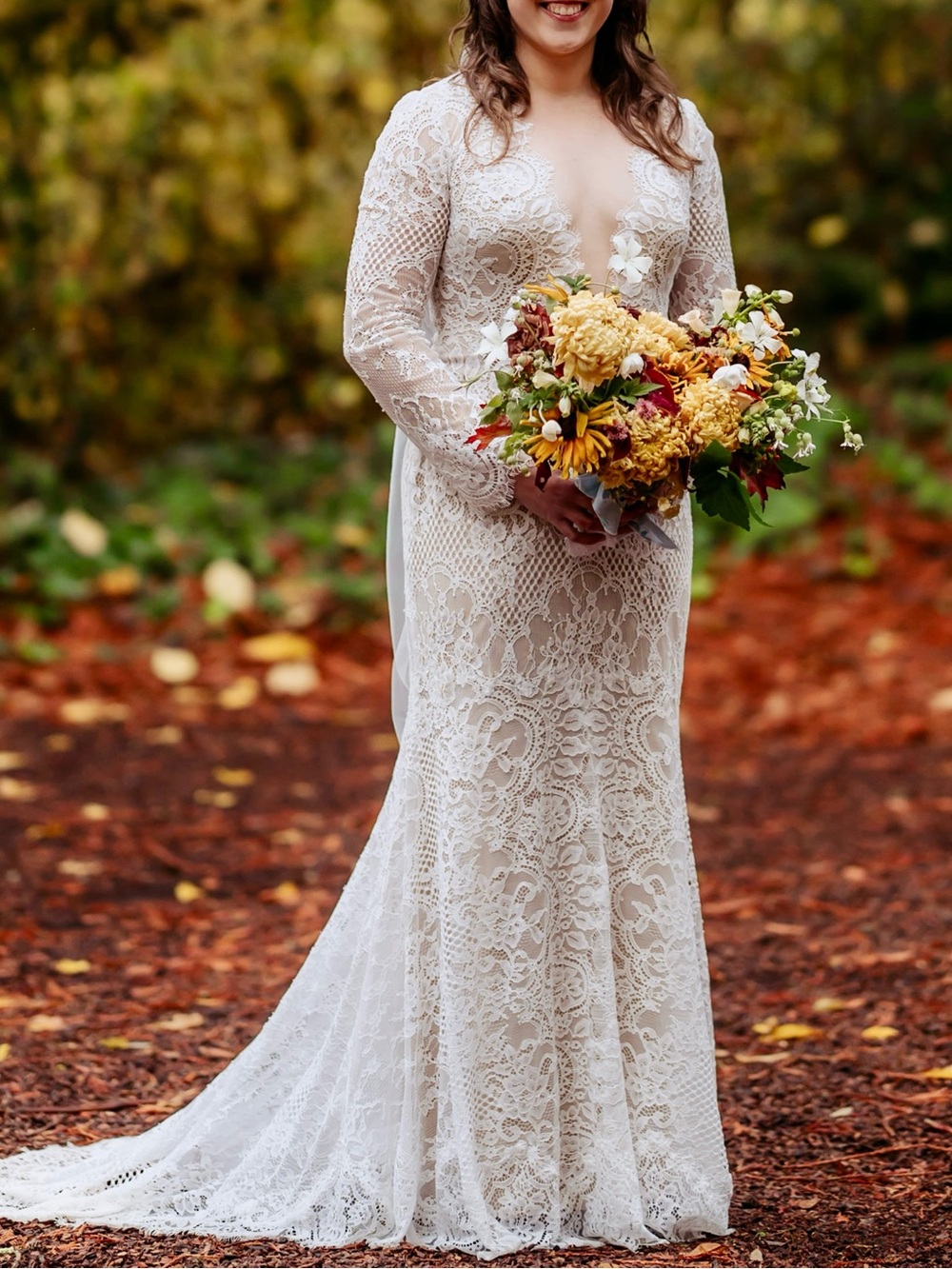 Elegant Lace Long-Sleeve Wedding Dress in Ivory